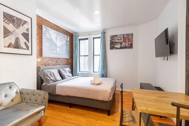 Building Photo - 335 E 94th St Rental