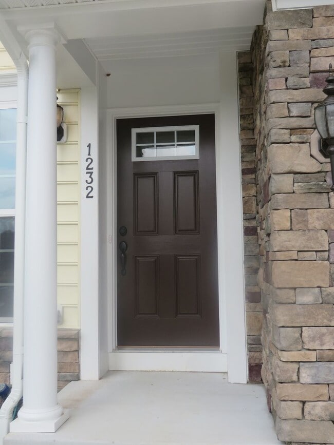 Photo - Spacious, Large, Luxury 3 Bedroom Townhouse in Hockessin, Delaware