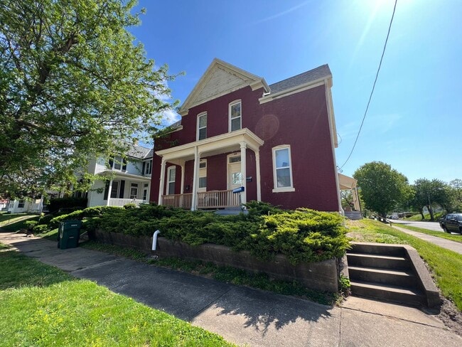 Building Photo - 1031-1033 S 11th St Unit 1031 S 11th