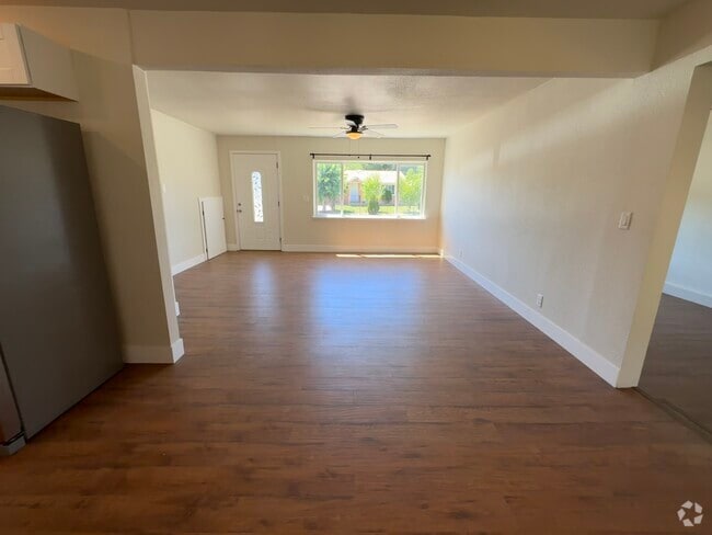 Building Photo - 1050 Manhattan St Unit A Rental