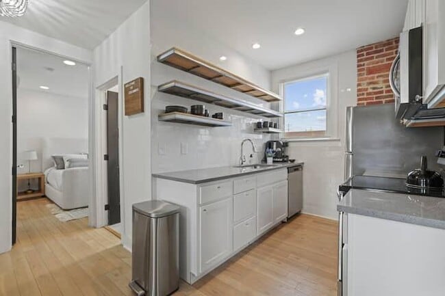 Photo - 383 Wilson Ave
