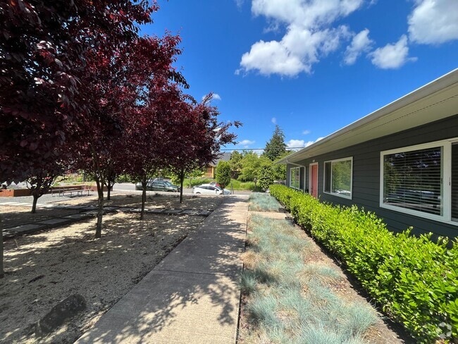 Building Photo - Large 3 Bedroom 2 Bathroom! In-Unit Washer... Unit 3612 Rental