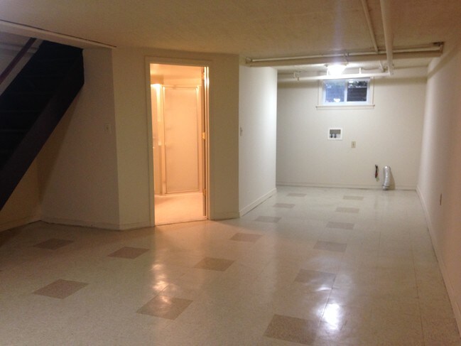 Finished Basement w/full bath & w/d hookup