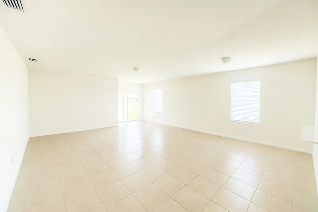 Photo - 211 NE 20th St