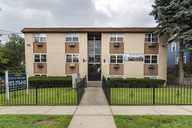 Photo - 204 Cleveland St