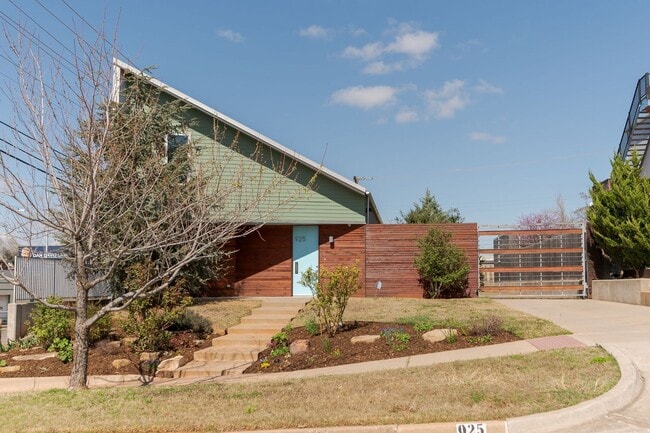 Building Photo - Modern Living + Downtown OKC + 3 bedrooms + 2 Car Garage