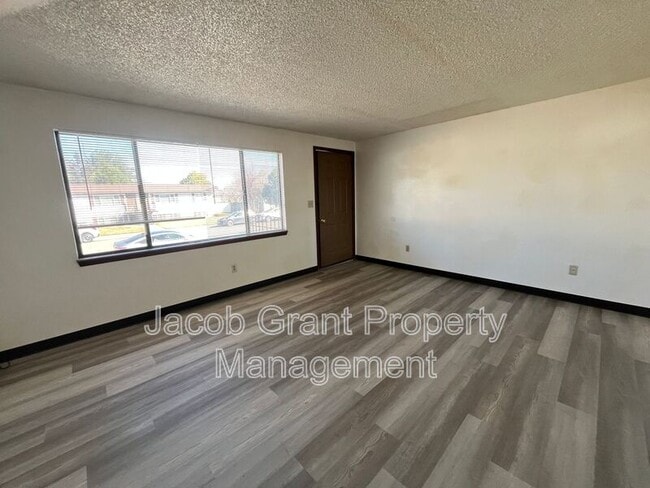 Photo - 2282 Stace St