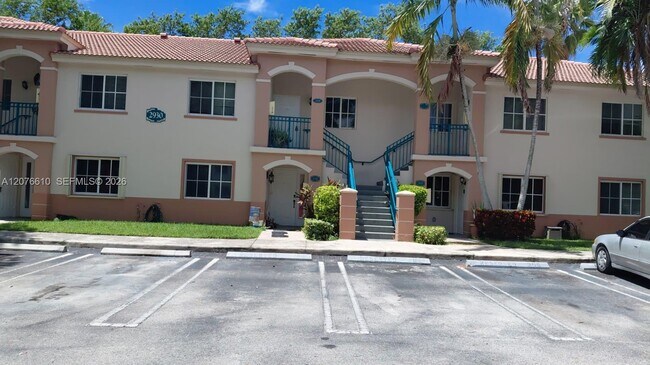 Building Photo - 2930 SE 13th Ave Unit 204