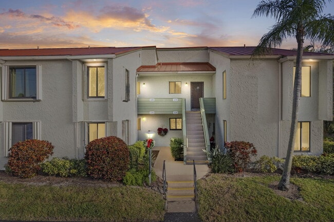 Building Photo - 5473 SE Miles Grant Rd Unit 206