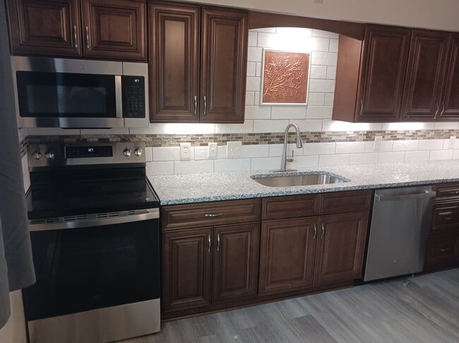 Building Photo - 5721 Sheridan Rd Unit 2