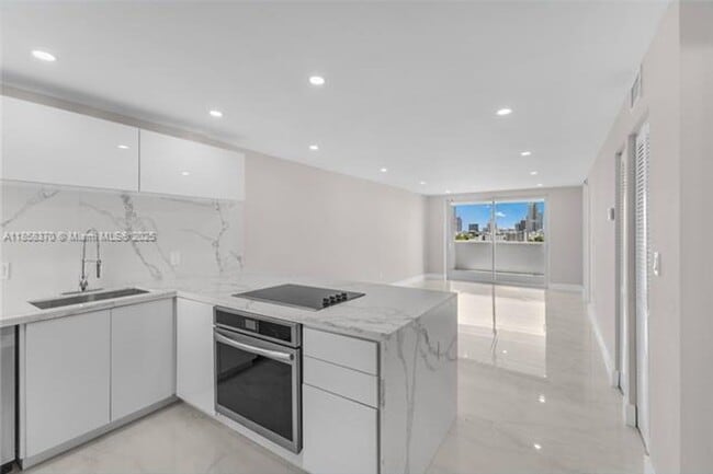 Building Photo - 1331 Lincoln Rd Unit 1331 Lincoln Rd  1302 Rental