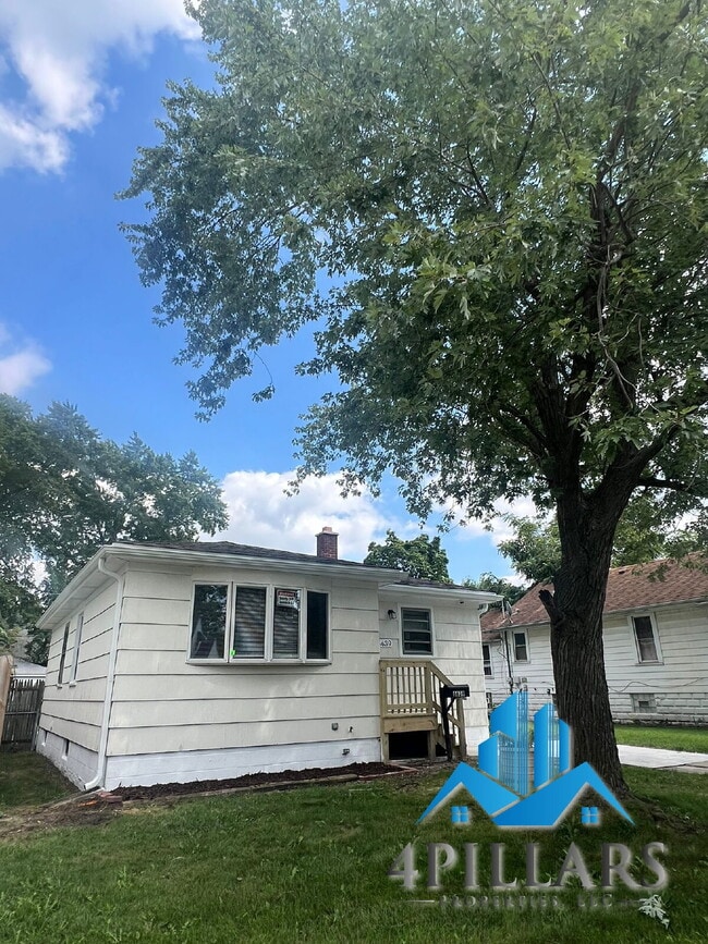 Photo - "Charming 2-Bedroom Gem with Finished Basement & Gleaming Hardwood Floors in Hammond!"