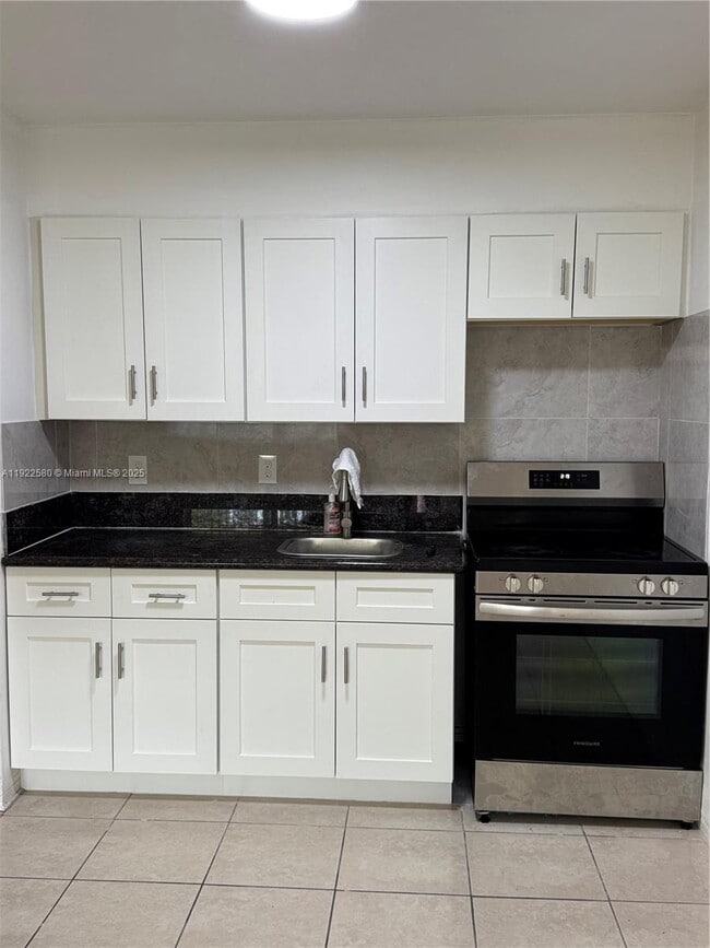 Photo - 717 NE 1st St Unit 6