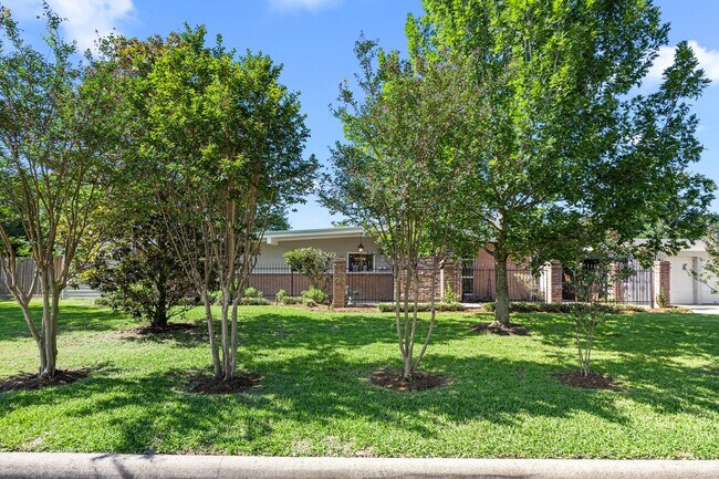 Photo - 10310 Mayfield Rd