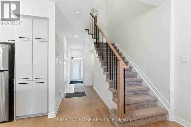 Photo - 695 Capricorn Cir