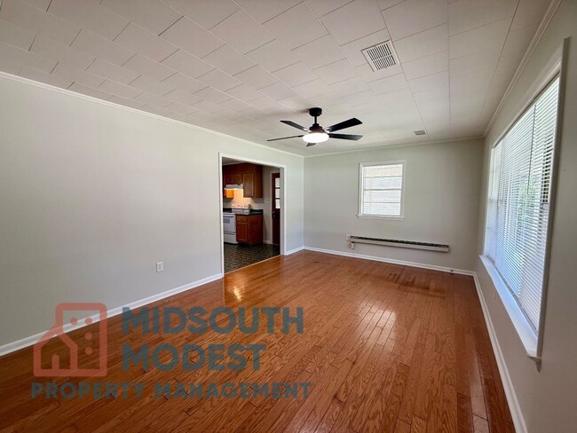 Photo - 211 Tech St