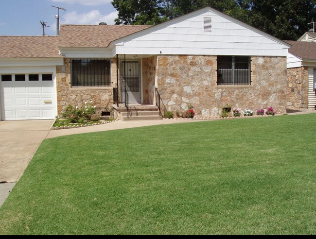 Building Photo - 5 SE 37th St Rental