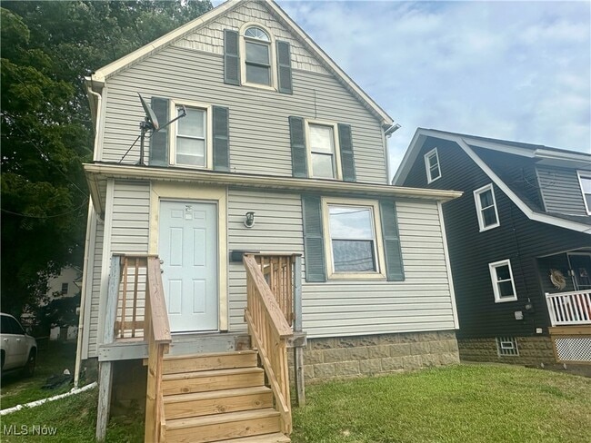 Photo - 555 Lumiere St House