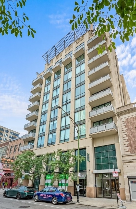 Building Photo - 744 N Clark St Unit 1004