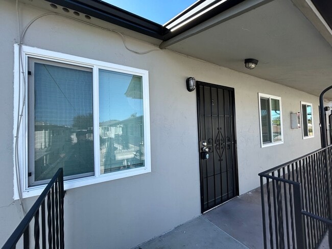 Building Photo - 4444 Menlo Ave Unit 4444 #4