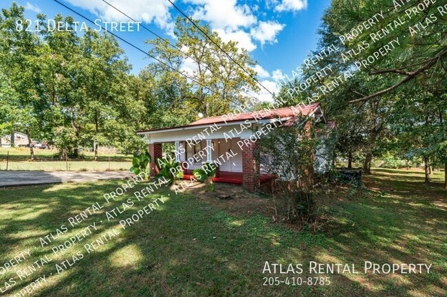 Photo - 821 Delta St