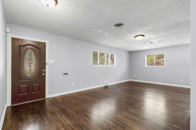 Photo - 3521 Jeanette Dr