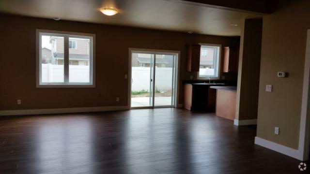 Building Photo - 3 bedroom in Billings MT 59105 Rental