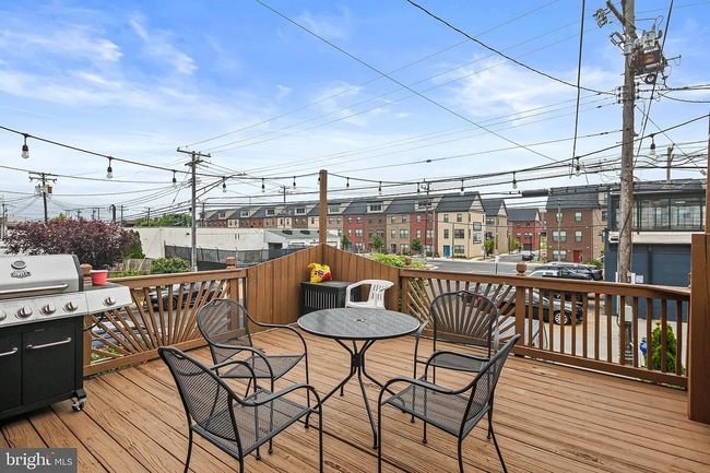 Photo - Gorgeous end-unit row home available for r...