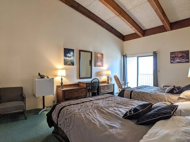 Building Photo - Cedar Lodge Unit 308A