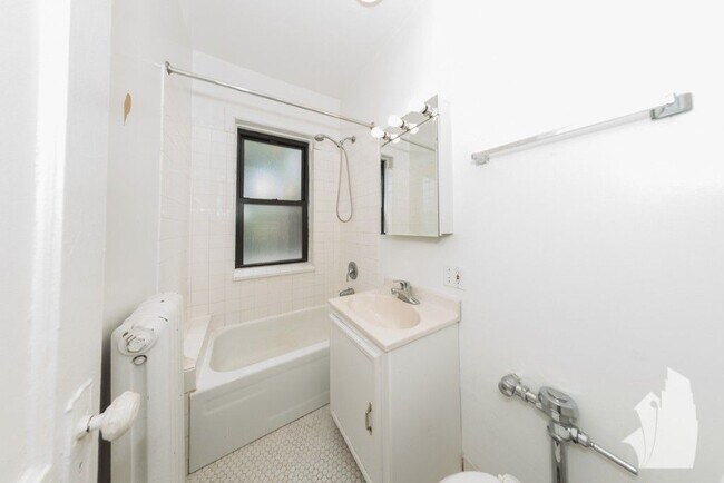Photo - 2237 N Bissell St Unit 2237.5-1E