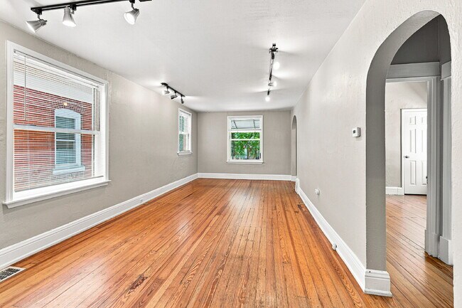 Photo - $2,845.95, 3 bed, 1 bath, located in Denver with New Appliances