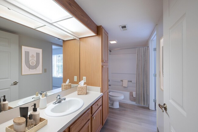BenningtPond_2026_Bathroom_VirtuallyStaged