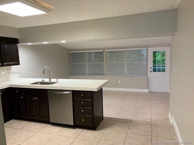 Photo - 1523 NE 51st St