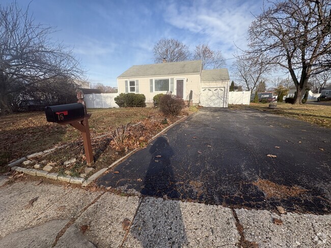 Building Photo - 15 Ambler Dr Rental