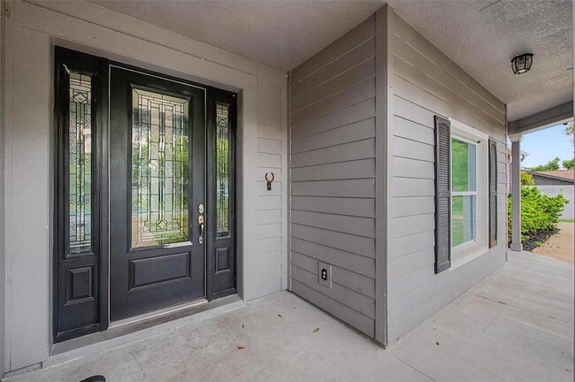 Photo - 606 Royal Crest Dr