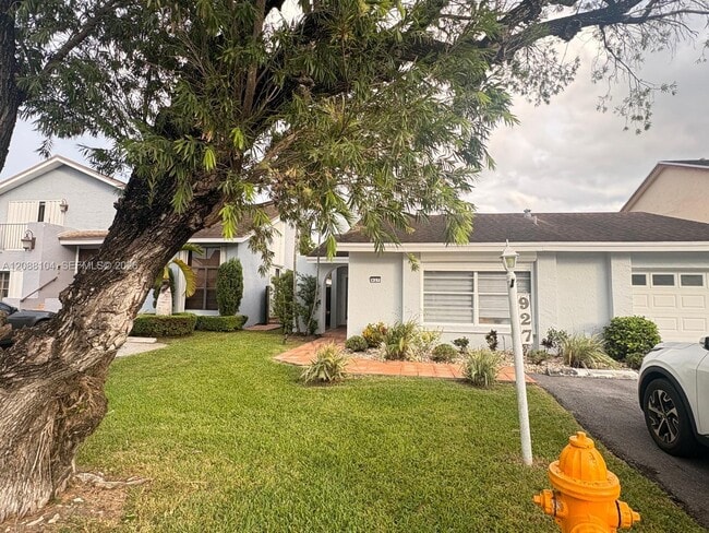 Building Photo - 927 NW 106th Ave Cir