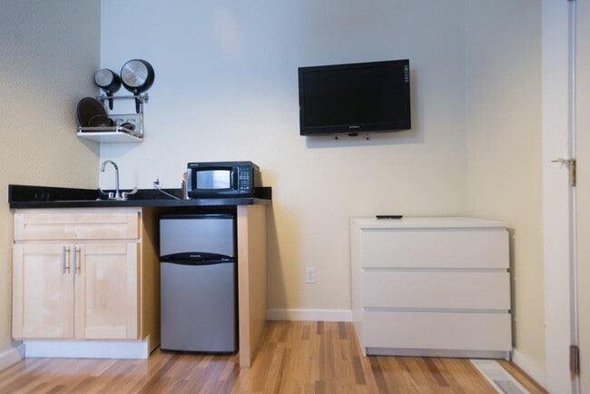 UrbaNests | 221 7th St Residences