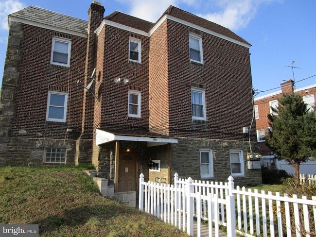 Photo - 1323 Hellerman St