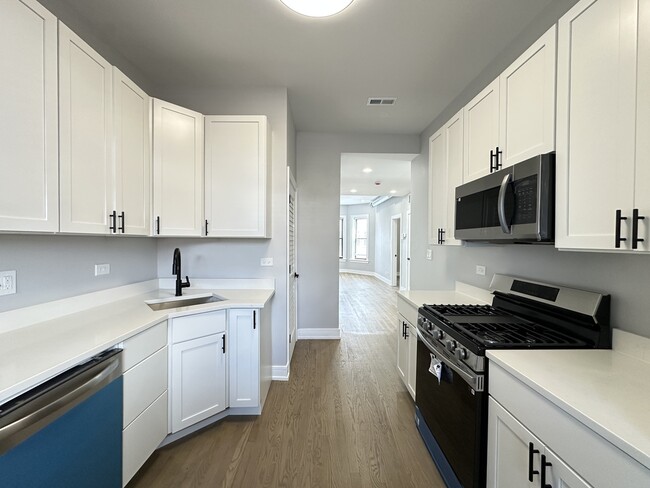 Photo - 3834 N Wilton Ave Unit 4
