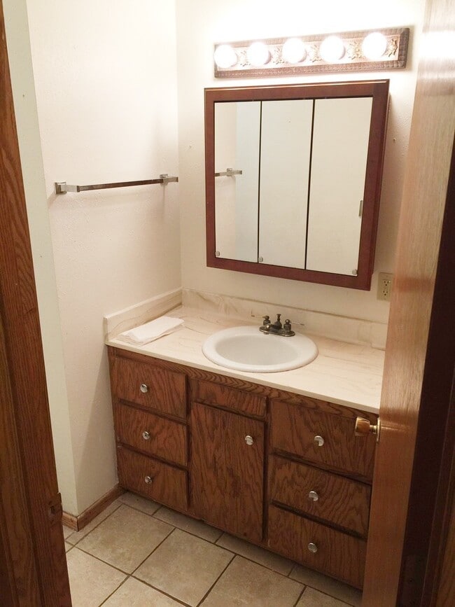 1815 21st Ave S Unit 1815-101 Duster Rental