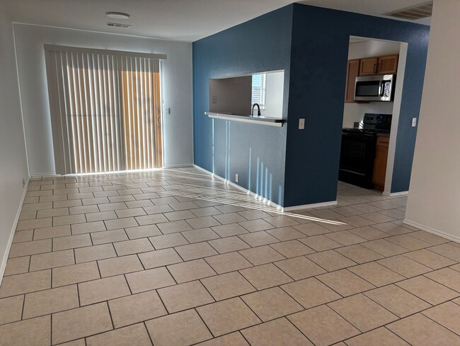 Photo - 3/2/2 Near Sherman High School!