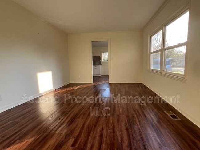 Photo - 1910 McBrien Rd