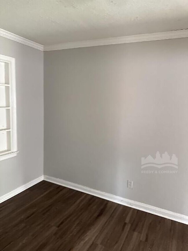 Photo - 1240 Robin Hood Ln