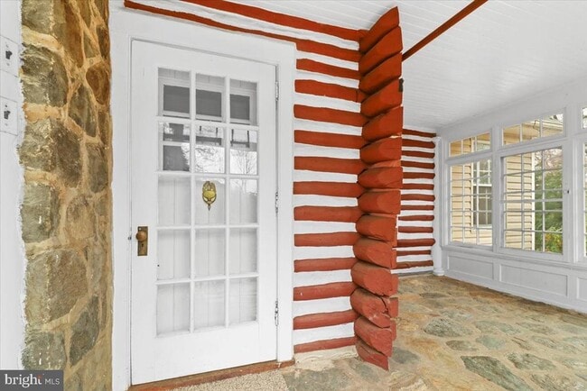 Photo - 317 Waterloo Ave