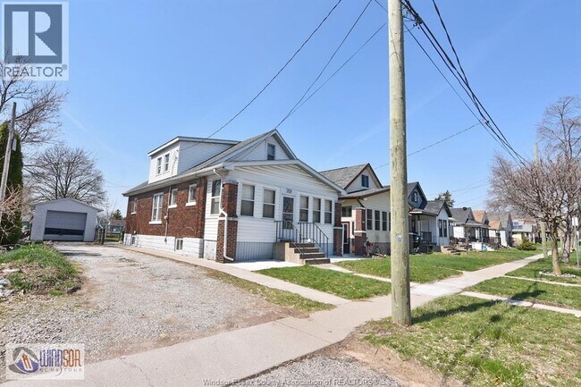 Photo - 769 McKay Ave