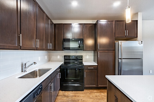 Jade - Cocina - Basecamp at West 8th