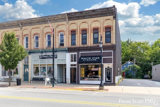 Building Photo - Convenient & Comfortable Living in Downtow... Rental