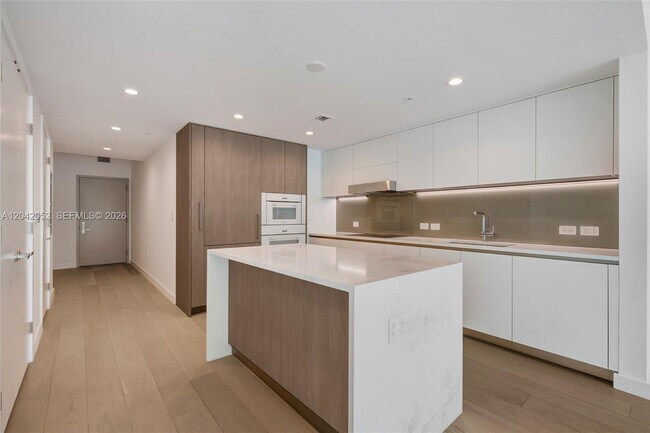 Photo - 9221 E Bay Harbor Dr Unit 210