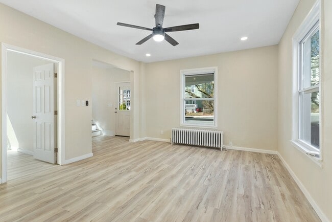 5 Bedroom Single Family in Brunswick