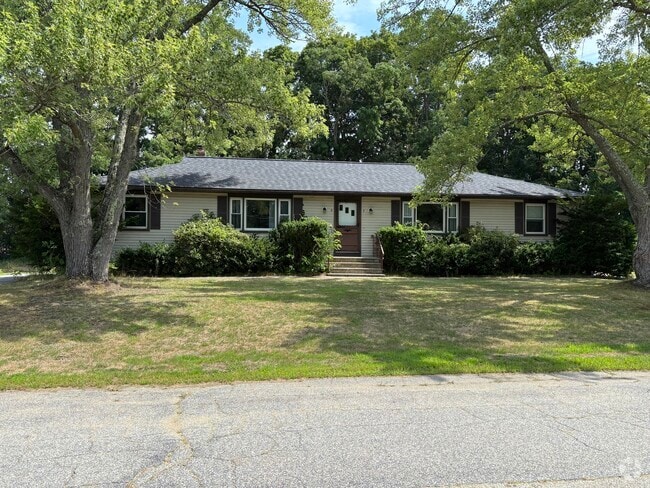 Building Photo - 5 Locust Rd Unit Left Side Rental